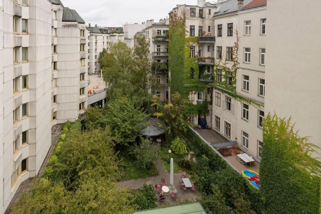 Amazing Terrace, Close To Viennas Biggest Shopping Street Exterior photo