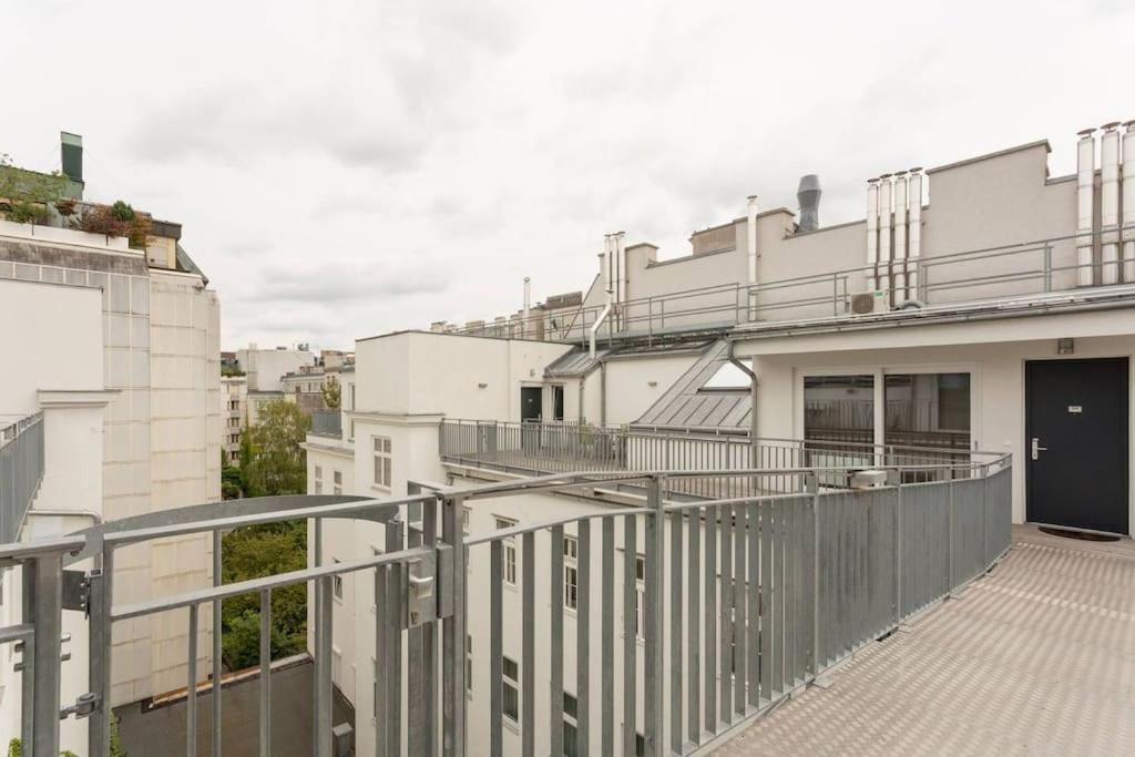 Amazing Terrace, Close To Viennas Biggest Shopping Street Exterior photo
